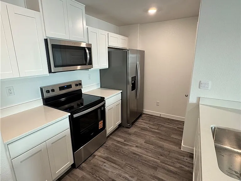 902 Violet Heron St — Photo 4