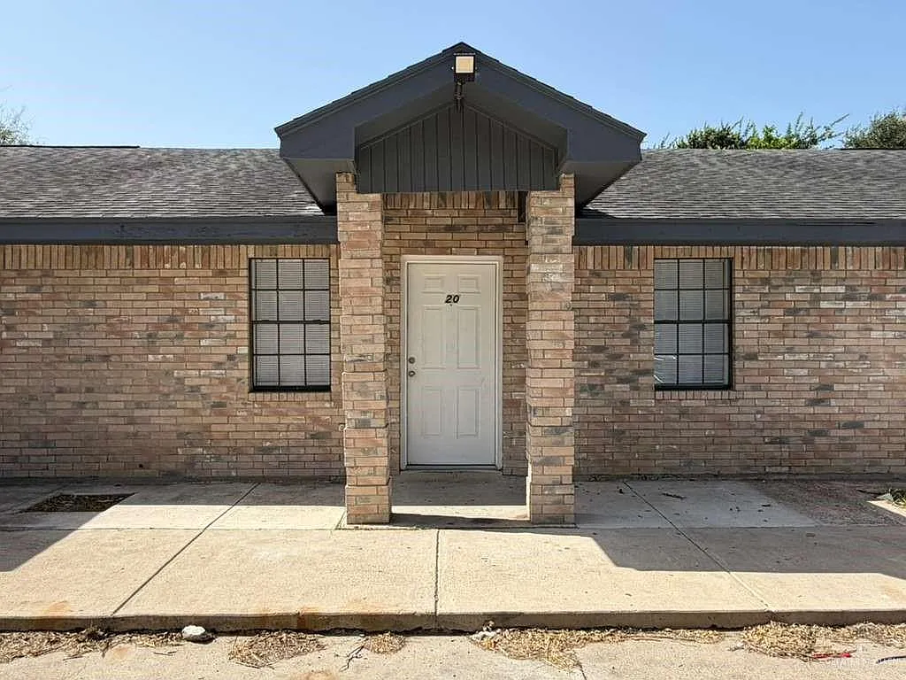 2 bed, 1.0 bath, 840 sqft, $750 — Photo 1