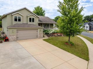 955 Hay Creek Trl, Reedsburg, WI 53959