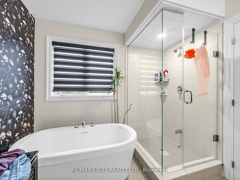 1454 Stovell Cres — Photo 20