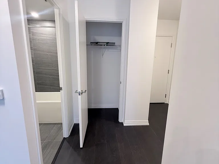 400 King St W #1106 — Photo 5