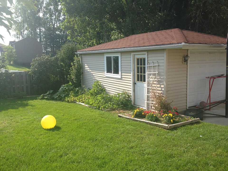 Detached Garage