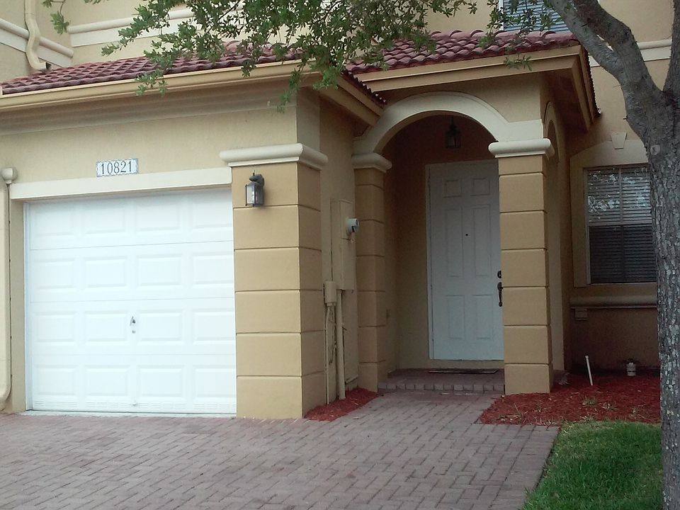 1st image of 10819 NW 80th Ln