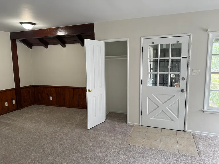 16007 Victory Blvd — Photo 10