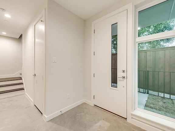 2nd image of 4620 Munger Ave Unit 101
