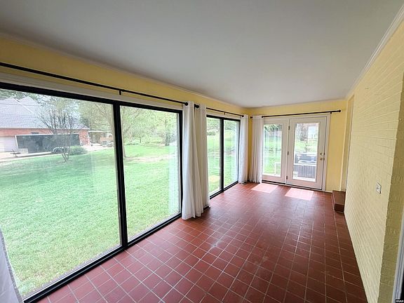 3rd image of 1449 Forest Dr