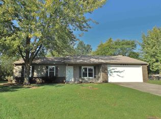 6301 Hillsboro Ln, Fort Wayne, IN