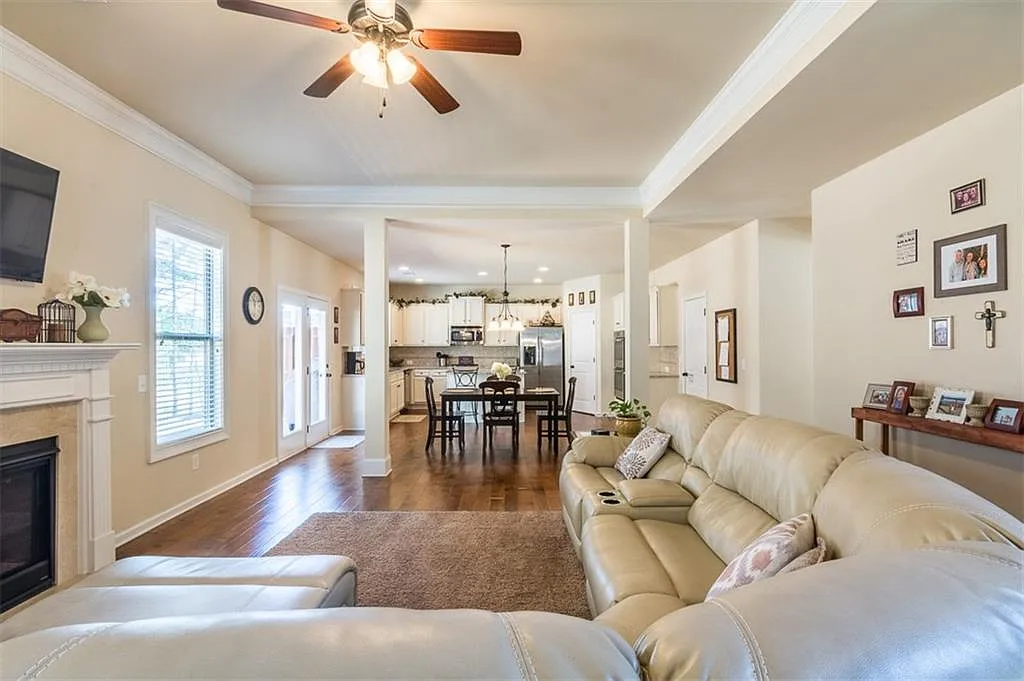 5 bed, 3517 sqft, $3,100 — Photo 4