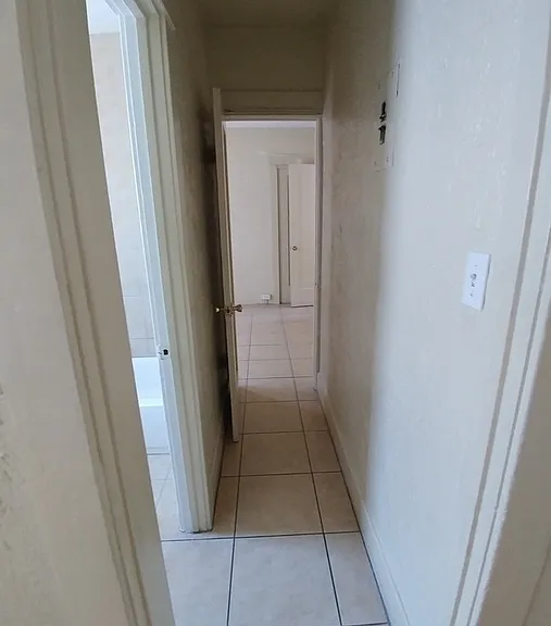 1709 Lewis Ave #4 — Photo 3