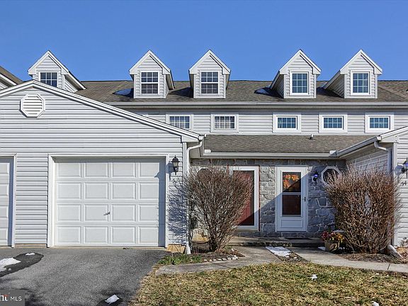 2nd image of 52 Warwick Cir