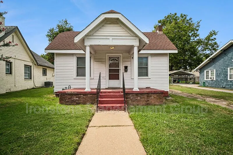 2 bed, 1.0 bath, 906 sqft, $1,400 — Photo 1