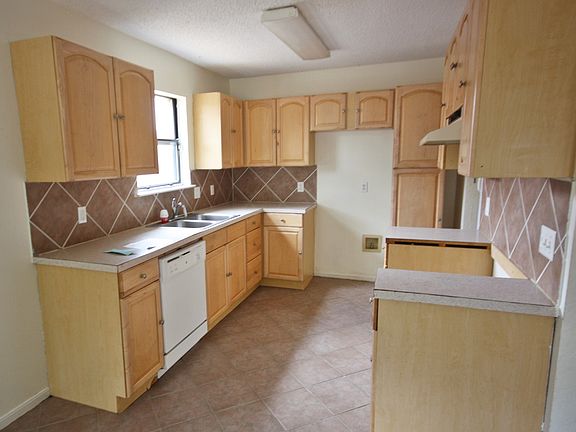 5th image of 413 Baumann Dr