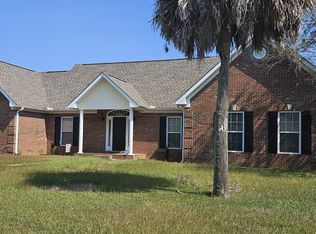 104 Huntington Dr, Headland, AL 36345