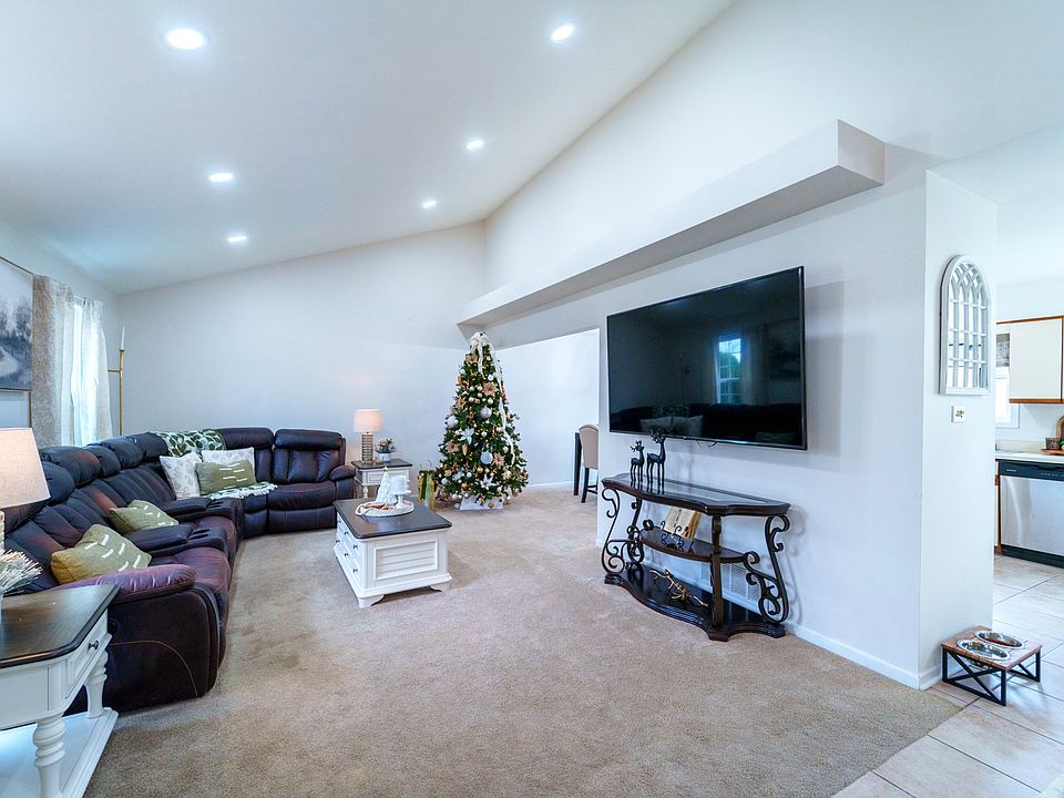 4008 192nd Pl, Country Club Hills, IL 60478 | MLS #12609645 | Zillow