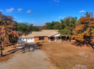 220 Rio Llano Dr E, Llano, TX 78643