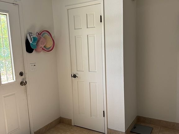 3rd image of 133 Holiday Dr