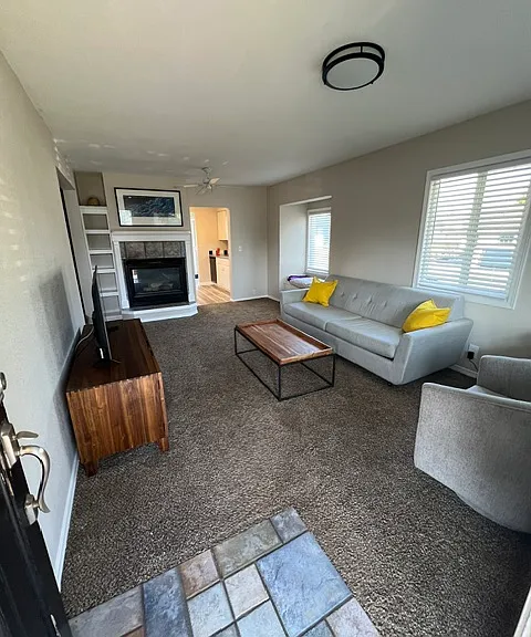 877 Pacific Dr — Photo 1