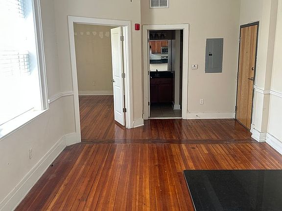 3rd image of 213 E Broad St #202
