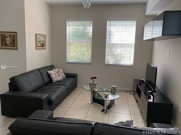 5th image of 11401 NW 89th St APT 201