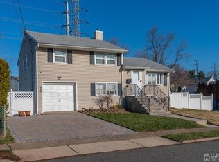 9 Penn St, Fords, NJ 08863