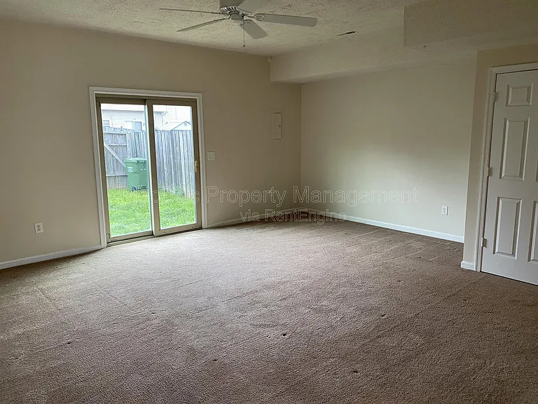 2909 Broyhill Ct — Photo 10