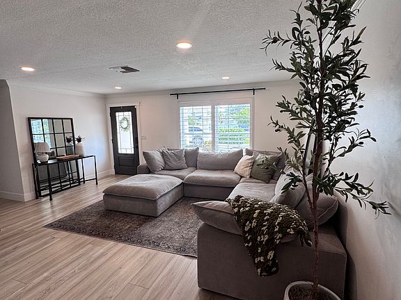 4th image of 3353 Coquina Key Dr SE