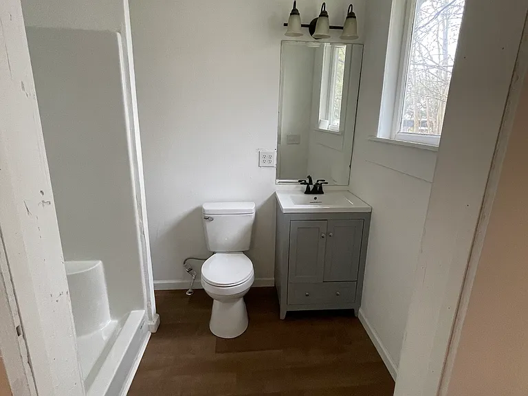 209 W Caroline St — Photo 1