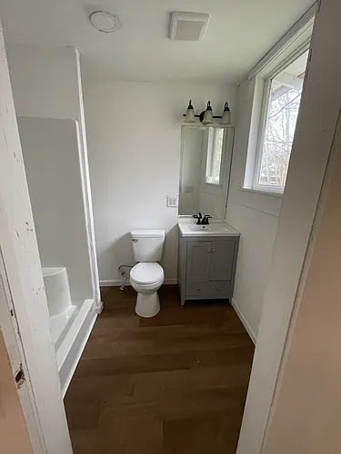 209 W Caroline St Photo 1