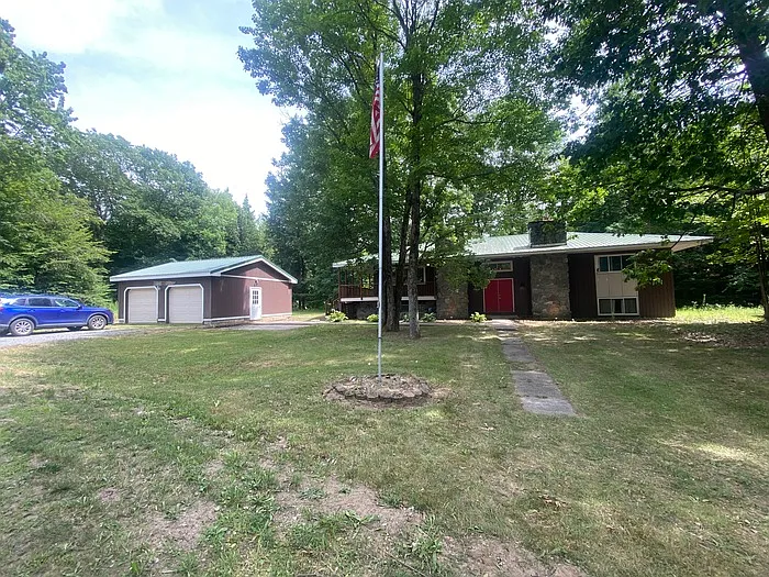 4 bed, 3.0 bath, 2200 sqft, $2,100 — Photo 2