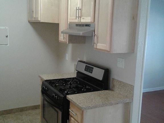 4th image of 16113 Woodruff Ave APT 4