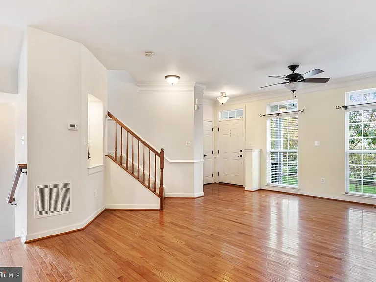 300 Dixon St #308 — Photo 5