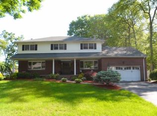 21 Campbell Rd, Fairfield, NJ 07004