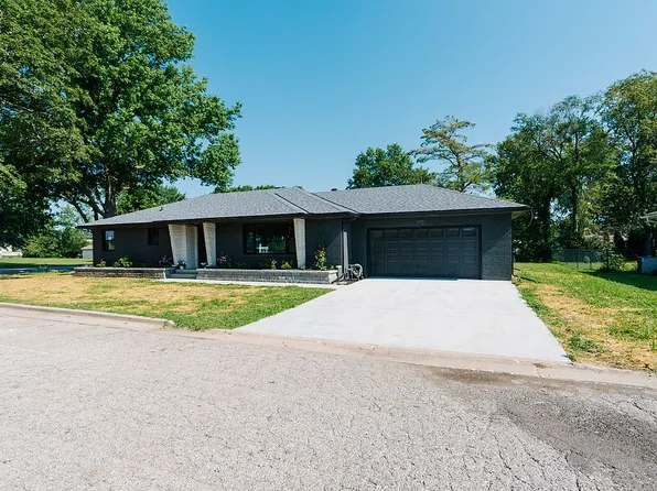 710 W 30th St, Higginsville, MO 64037