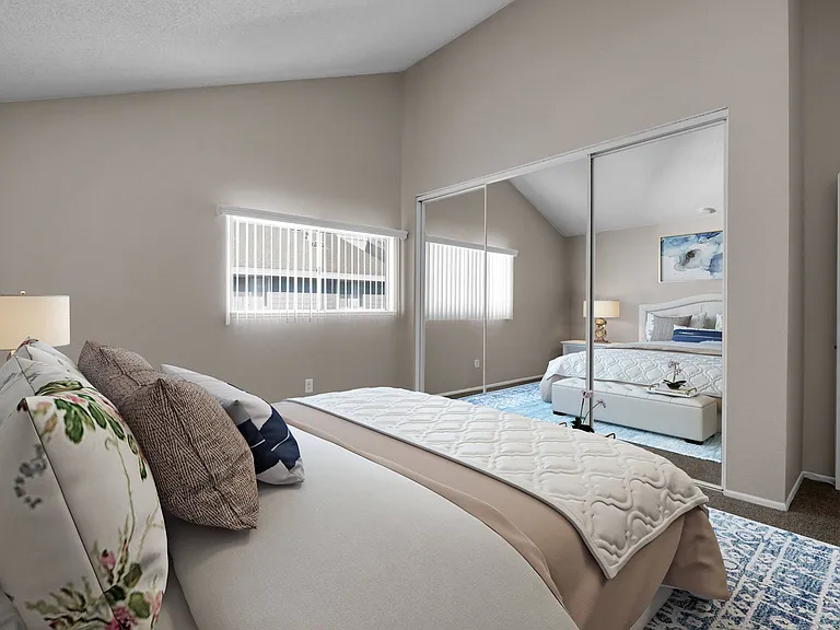 Carmenita Townhouse Apartments — Photo 6