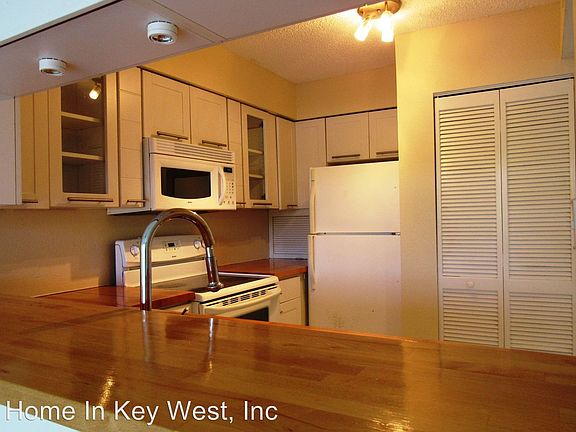 5th image of 3930 S Roosevelt Blvd APT 112E