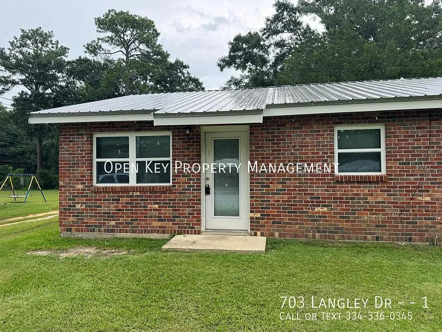 Building Photo - 703 Langley Dr #1