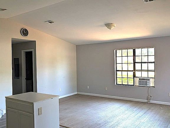 2nd image of 100 Silas Ct