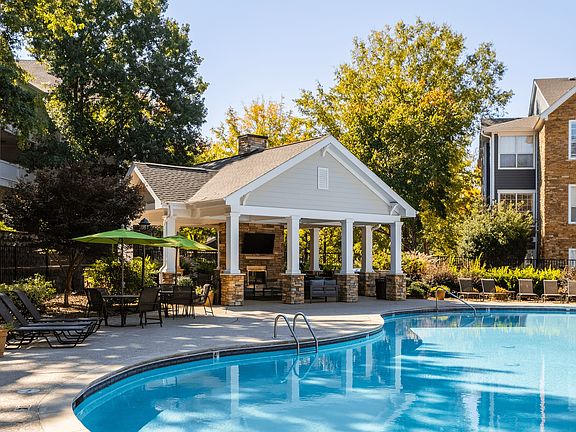 Summerhouse with Fireplace, TV, and Grills