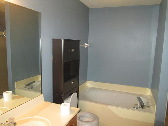 3rd image of 379 Blair Dr W