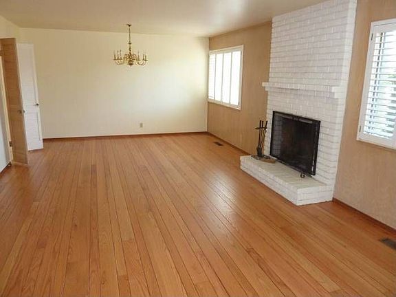 3rd image of 12 Wandel Dr