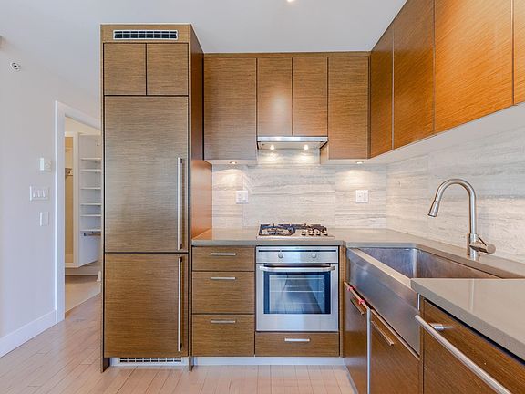 3rd image of 535 Smithe St #1106