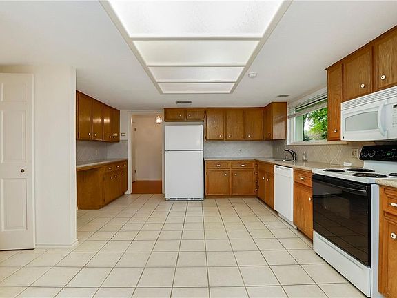 3rd image of 8402 Cima Serena Ct