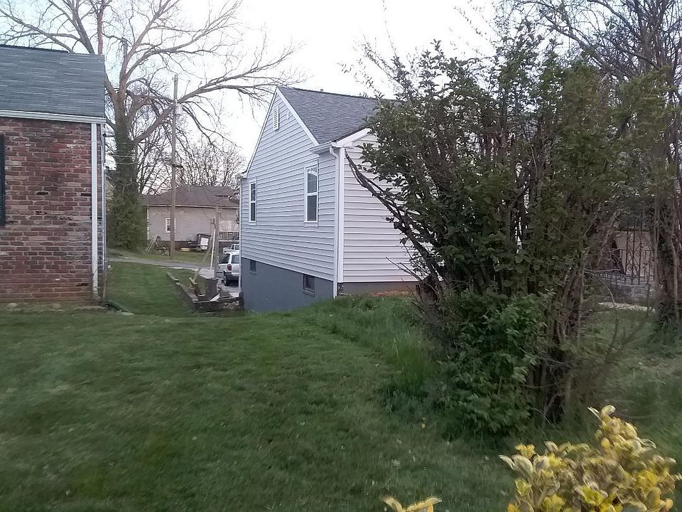 2nd image of 2830 Woodbine Ave