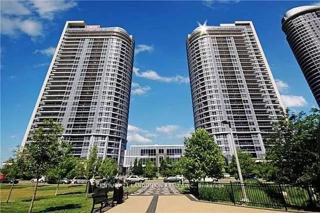 181 Village Green Sq #1911 — Photo 1