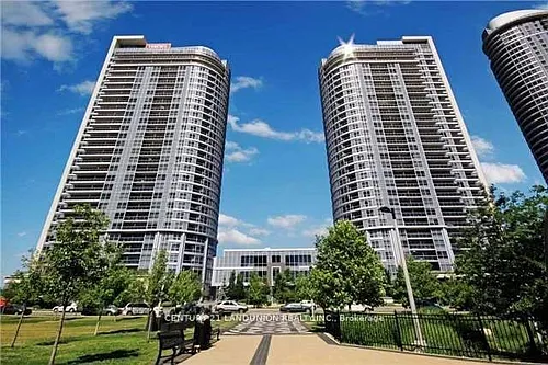 181 Village Green Sq Photo 1
