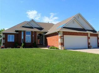 1553 E Bearhill Rd, Valley Center, KS 67147