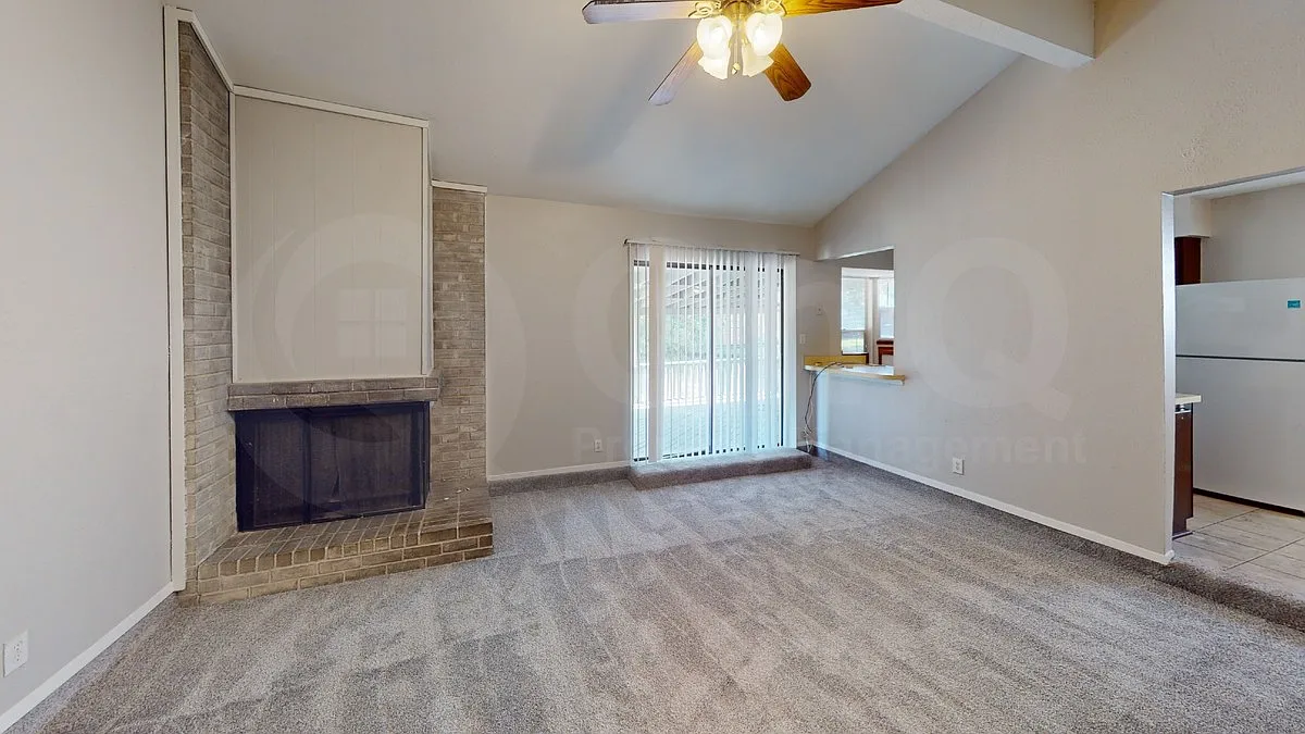 3 bed, 2.0 bath, 1182 sqft, $1,800 — Photo 4