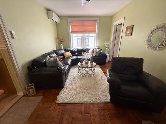 2nd image of 1425 E 5th St