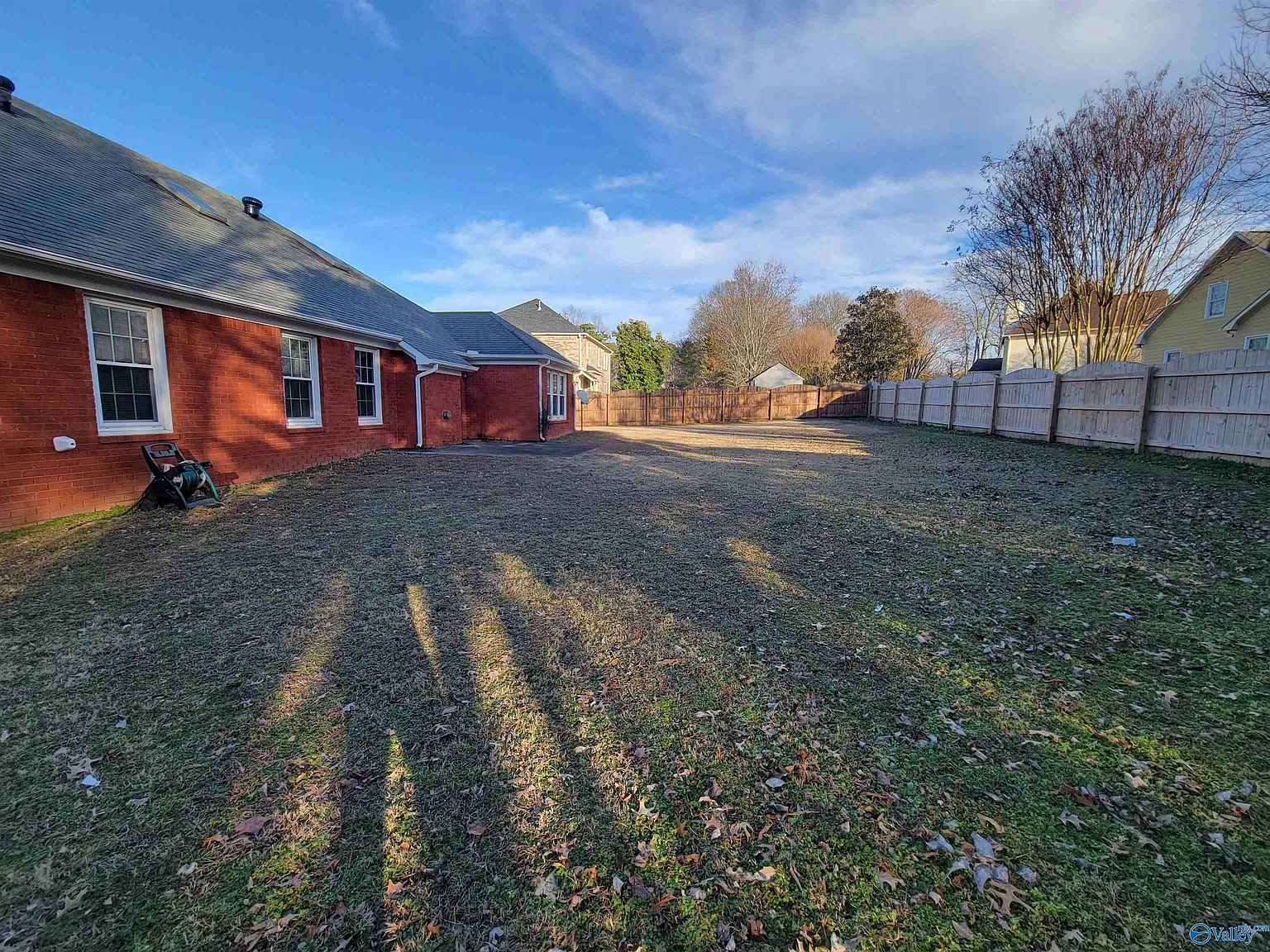 3 bed, 2.0 bath, 1982 sqft, $2,000 — Photo 2