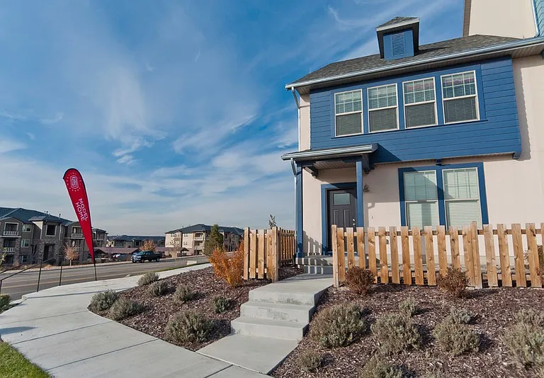 869 W Pantani Ct — Photo 1